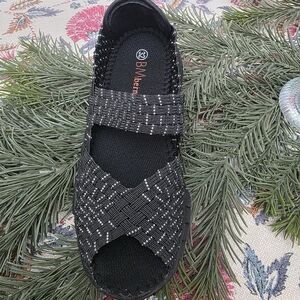 bernie mev. Girl's Comfi Slip-ons in Black Silver